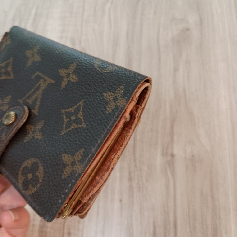 LOUIS VUITTON French Kisslock Wallet | Monogram - Picture 5 of 16